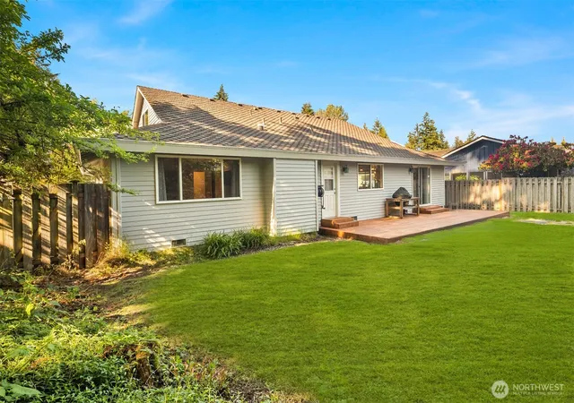 Photo 3 of Sale Pending at 14211 Se 162nd Place, Renton, WA 98058 | MLS# NWM2534930 | Listing updated on 2026-09-25