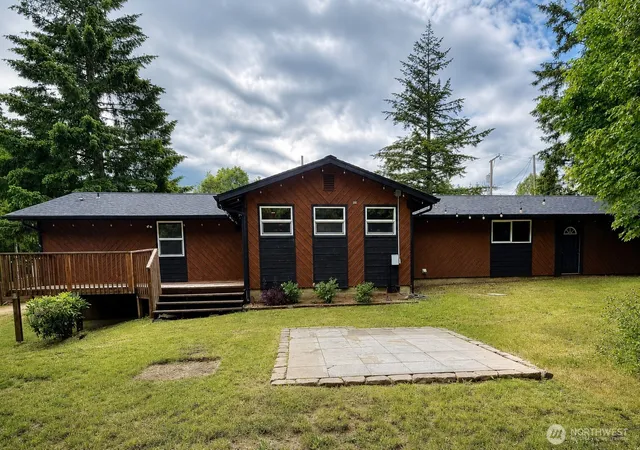 Photo 2 of Single family home for sale at 31 Se Campfire Ct, Shelton, WA 98584 | MLS# NWM2534984 | Listing updated on 2026-09-21