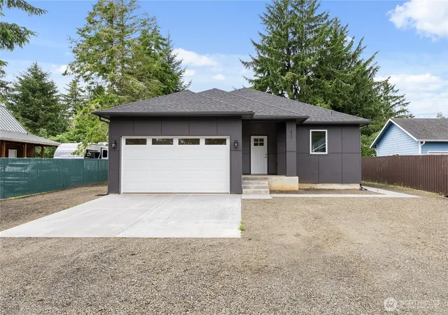 Photo 3 of Single family home for sale at 811 Vagabond Ave, Ocean Shores, WA 98569 | MLS# NWM2535028 | Listing updated on 2026-09-21