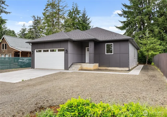 Photo 2 of Single family home for sale at 811 Vagabond Ave, Ocean Shores, WA 98569 | MLS# NWM2535028 | Listing updated on 2026-09-21