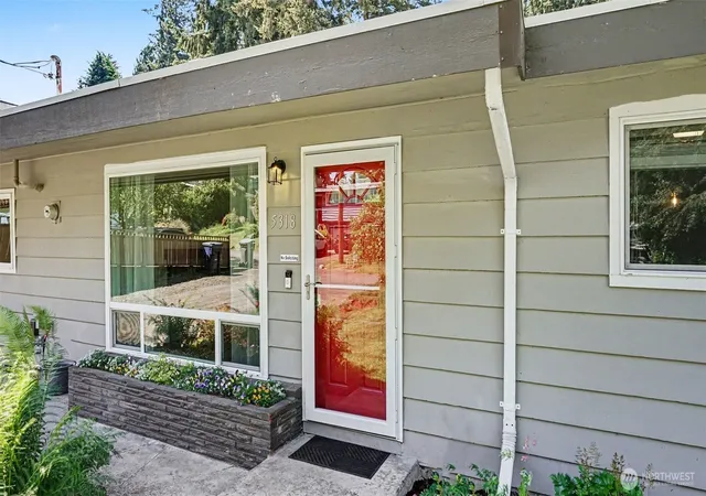 Photo 2 of Single family home for sale at 5318 193rd Place Sw, Lynnwood, WA 98036 | MLS# NWM2535081 | Listing updated on 2026-10-01