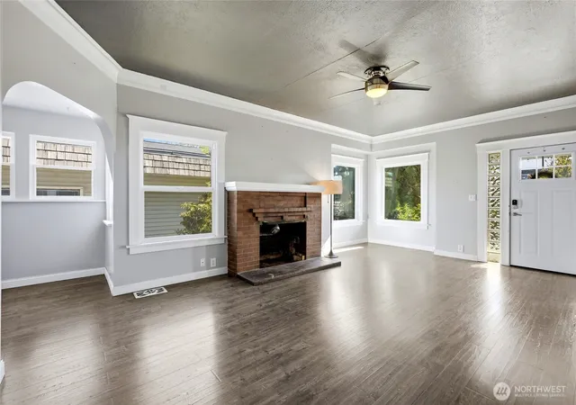 Photo 4 of Sale Pending at 3516 Hoyt Ave, Everett, WA 98201 | MLS# NWM2535142 | Listing updated on 2026-09-25