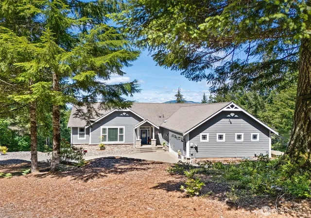Photo 4 of Single family home for sale at 341 W Reeves Hl Dr, Shelton, WA 98584 | MLS# NWM2535191 | Listing updated on 2026-09-28