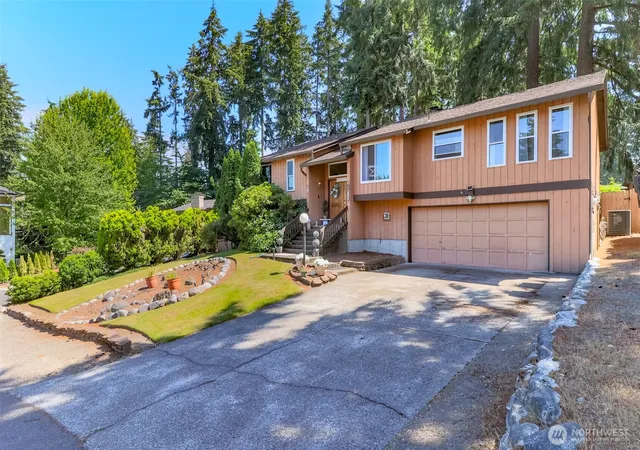 Photo 2 of Single family home for sale at 3542 71st Avenue W, University Place, WA 98466 | MLS# NWM2535247 | Listing updated on 2026-09-21