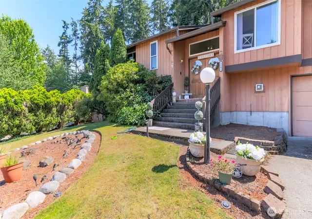 Photo 3 of Single family home for sale at 3542 71st Avenue W, University Place, WA 98466 | MLS# NWM2535247 | Listing updated on 2026-09-21