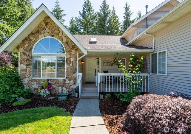 Photo 2 of Single family home for sale at 6898 Golf View Dr, Lynden, WA 98264 | MLS# NWM2535323 | Listing updated on 2026-09-21