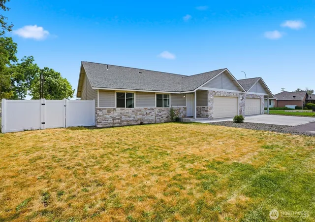 Photo 3 of Single family home for sale at 8003 Westbrook Ave, Yakima, WA 98908 | MLS# NWM2535354 | Listing updated on 2026-09-21