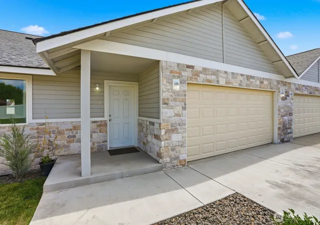 Photo 3 of Single family home for sale at 8003 Westbrook Ave, Yakima, WA 98908 | MLS# NWM2535354 | Listing updated on 2026-09-21