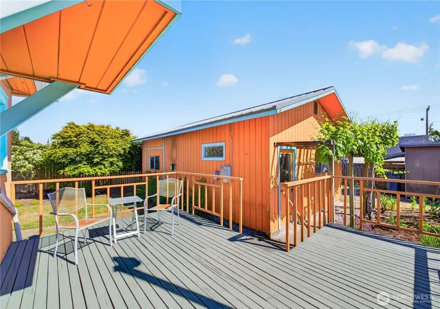 Photo 3 of Single family home for sale at 2009 11th Street, Anacortes, WA 98221 | MLS# NWM2535363 | Listing updated on 2026-09-29