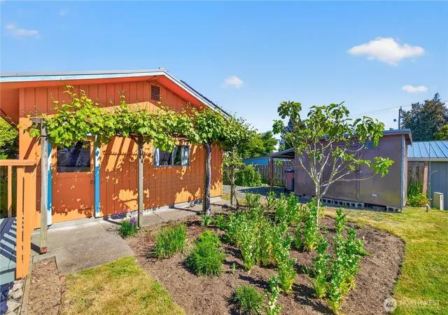 Photo 3 of Single family home for sale at 2009 11th Street, Anacortes, WA 98221 | MLS# NWM2535363 | Listing updated on 2026-09-29
