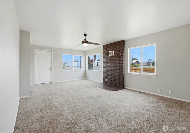 Photo 4 of Sale Pending at 502 W Washington Ave, Yakima, WA 98903 | MLS# NWM2535417 | Listing updated on 2026-09-25