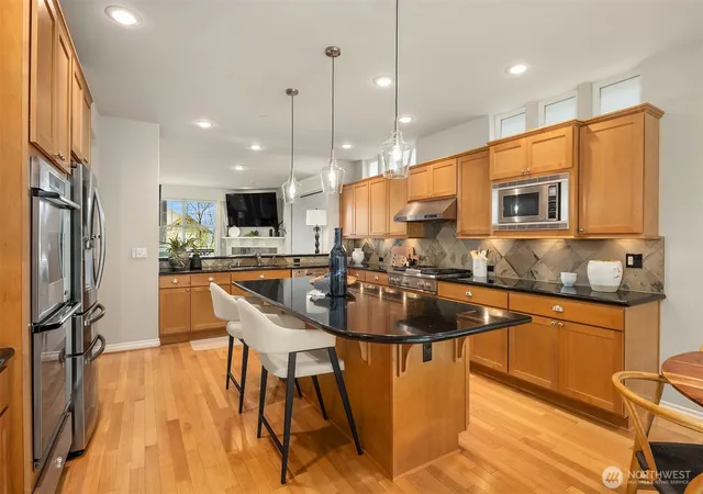 Photo 3 of Single family home for sale at 773 Summerhill Ridge Dr Nw, Issaquah, WA 98027 | MLS# NWM2535426 | Listing updated on 2026-09-30