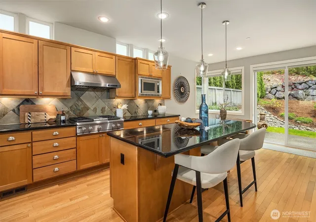 Photo 3 of Single family home for sale at 773 Summerhill Ridge Dr NW, Issaquah, WA 98027 | MLS# NWM2535426 | Listing updated on 2026-09-30