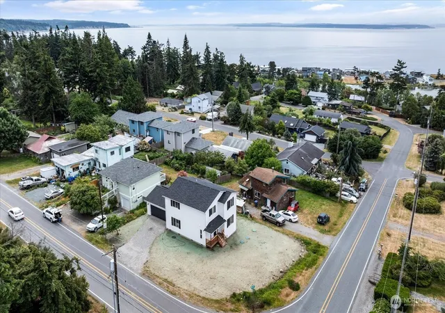Photo 3 of Single family home for sale at 1240 Admirals Dr, Coupeville, WA 98239 | MLS# NWM2535439 | Listing updated on 2026-10-02