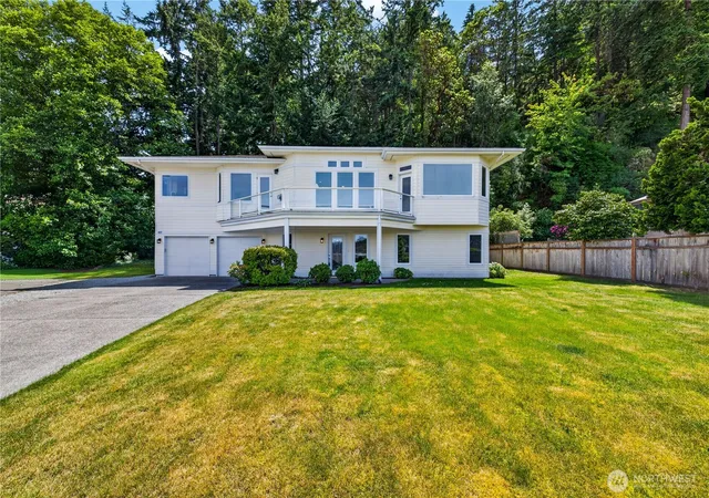 Photo 3 of Sale Pending at 837 Shoshone Dr, La Conner, WA 98257 | MLS# NWM2535513 | Listing updated on 2026-09-28