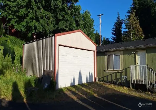 Photo 2 of Manufactured home for sale at 1009 Ne Soland Ct, Winlock, WA 98596 | MLS# NWM2535534 | Listing updated on 2026-09-25