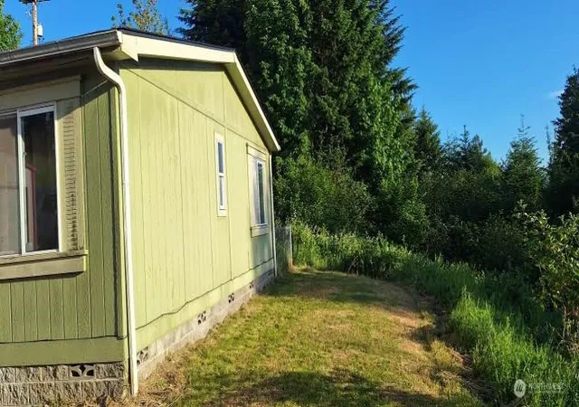 Photo 3 of Manufactured home for sale at 1009 Ne Soland Ct, Winlock, WA 98596 | MLS# NWM2535534 | Listing updated on 2026-09-25