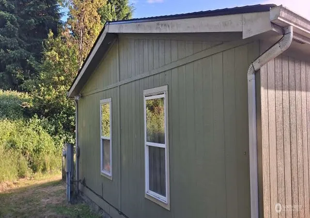 Photo 3 of Manufactured home for sale at 1009 NE Soland Ct, Winlock, WA 98596 | MLS# NWM2535534 | Listing updated on 2026-09-25
