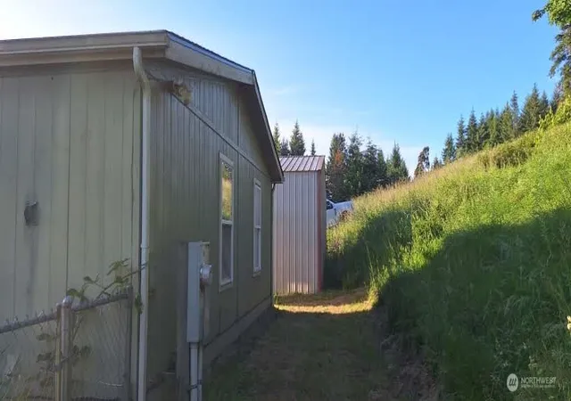 Photo 4 of Manufactured home for sale at 1009 NE Soland Ct, Winlock, WA 98596 | MLS# NWM2535534 | Listing updated on 2026-09-25