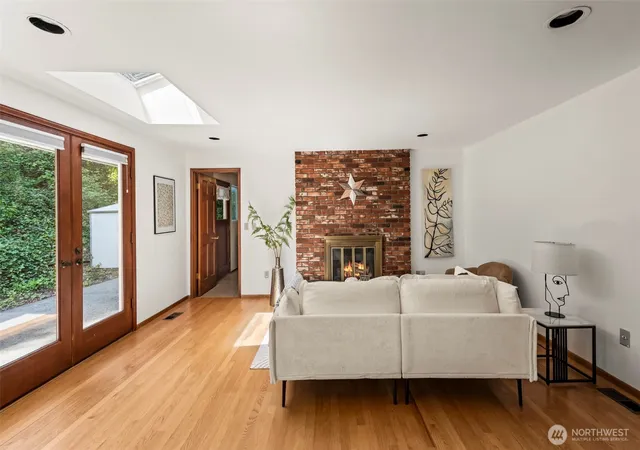 Photo 4 of Single family home for sale at 14901 SE 47th Place, Bellevue, WA 98006 | MLS# NWM2535631 | Listing updated on 2026-09-21