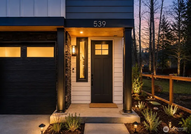 Photo 2 of Townhouse for sale at 539 Nw Juniper St, Issaquah, WA 98027 | MLS# NWM2535640 | Listing updated on 2026-09-30