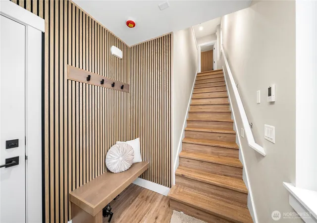 Photo 3 of Townhouse for sale at 539 Nw Juniper St, Issaquah, WA 98027 | MLS# NWM2535640 | Listing updated on 2026-09-30