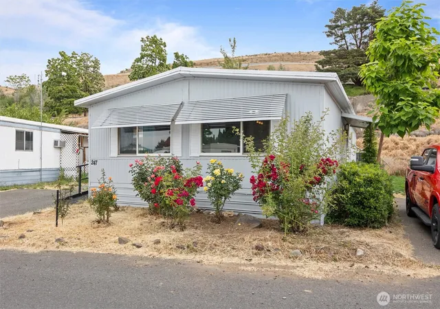 Photo 1 of Manufactured home for sale at 2205 Butterfield Rd #247, Yakima, WA 98901 | MLS# NWM2535645 | Listing updated on 2026-09-25