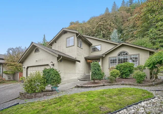 Photo 2 of Single family home for sale at 15827 Se 156th Court, Renton, WA 98058 | MLS# NWM2535664 | Listing updated on 2026-10-20