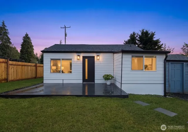 Photo 1 of Single family home for sale at 1747 Ne 1/2 147th St, Shoreline, WA 98155 | MLS# NWM2535712 | Listing updated on 2026-09-21