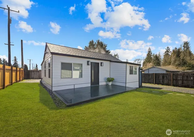 Photo 2 of Single family home for sale at 1747 Ne 1/2 147th St, Shoreline, WA 98155 | MLS# NWM2535712 | Listing updated on 2026-09-21
