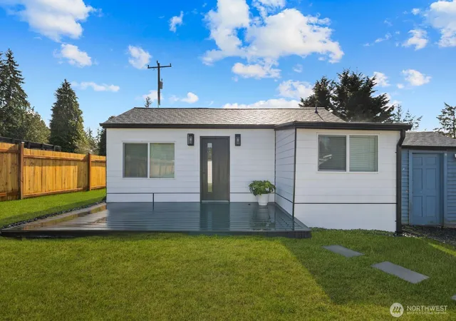 Photo 3 of Single family home for sale at 1747 NE 1/2 147th St, Shoreline, WA 98155 | MLS# NWM2535712 | Listing updated on 2026-09-21