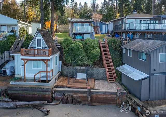Photo 3 of Single family home for sale at 19422 Soundview Dr Nw, Stanwood, WA 98292 | MLS# NWM2535719 | Listing updated on 2026-09-21