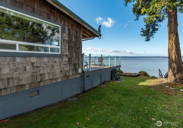 Photo 1 of Single family home for sale at 19422 Soundview Dr Nw, Stanwood, WA 98292 | MLS# NWM2535719 | Listing updated on 2026-09-21