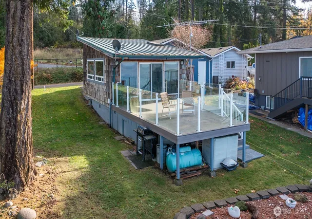 Photo 2 of Single family home for sale at 19422 Soundview Dr Nw, Stanwood, WA 98292 | MLS# NWM2535719 | Listing updated on 2026-09-21