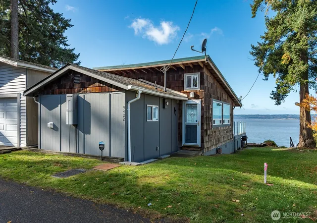 Photo 4 of Single family home for sale at 19422 Soundview Dr NW, Stanwood, WA 98292 | MLS# NWM2535719 | Listing updated on 2026-09-21