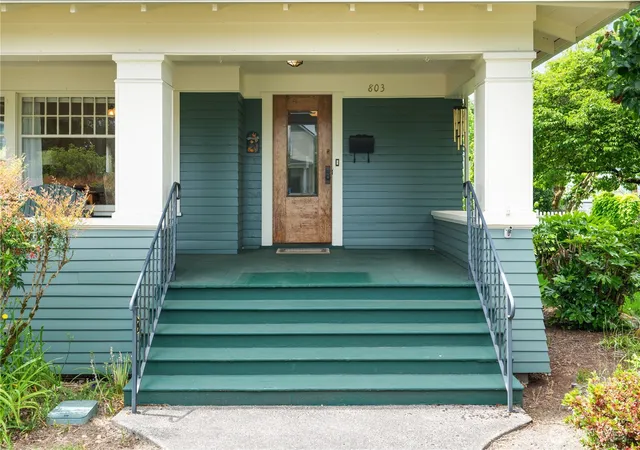 Photo 2 of Single family home for sale at 803 G St, Centralia, WA 98531 | MLS# NWM2535724 | Listing updated on 2026-10-02