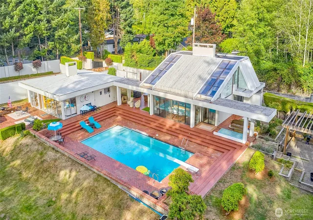 Photo 3 of Single family home for sale at 345 Gulf View Crescent, Point Roberts, WA 98281 | MLS# NWM2535750 | Listing updated on 2026-09-21