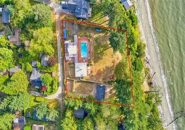 Photo 3 of Single family home for sale at 345 Gulf View Crescent, Point Roberts, WA 98281 | MLS# NWM2535750 | Listing updated on 2026-09-21