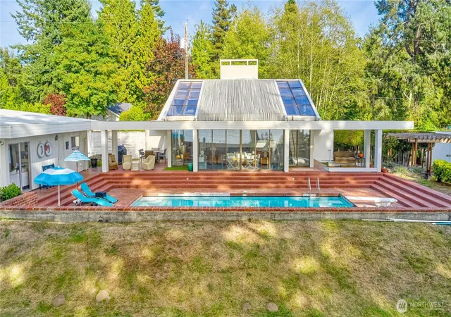 Photo 4 of Single family home for sale at 345 Gulf View Crescent, Point Roberts, WA 98281 | MLS# NWM2535750 | Listing updated on 2026-09-21