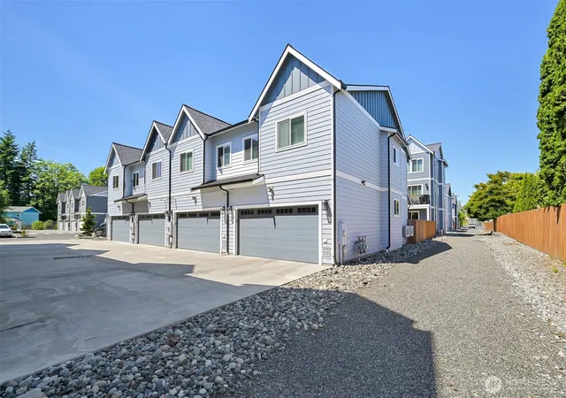 Photo 3 of Townhouse for sale at 5686 Sunstone Pl #102, Ferndale, WA 98248 | MLS# NWM2535775 | Listing updated on 2026-09-21