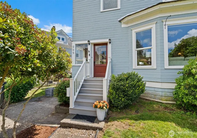 Photo 3 of Sale Pending at 209 E 8th Street, Aberdeen, WA 98520 | MLS# NWM2535799 | Listing updated on 2026-09-19
