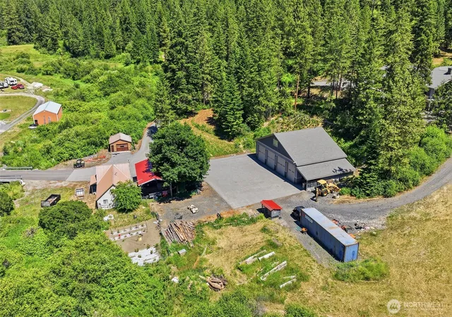 Photo 3 of Single family home for sale at 40 Broken O Ln, Leavenworth, WA 98826 | MLS# NWM2535861 | Listing updated on 2026-09-21