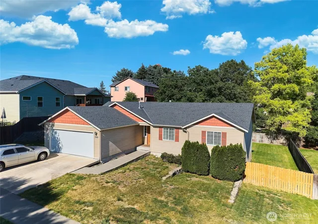 Photo 2 of Single family home for sale at 390 Austin St, Walla Walla, WA 99362 | MLS# NWM2535868 | Listing updated on 2026-09-30