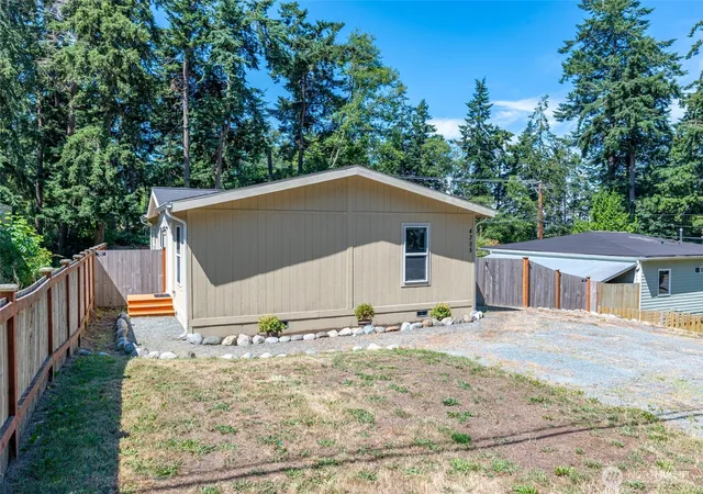 Photo 3 of Manufactured home for sale at 4355 Northgate Dr, Oak Harbor, WA 98277 | MLS# NWM2535922 | Listing updated on 2026-09-21