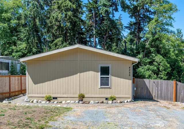 Photo 3 of Manufactured home for sale at 4355 Northgate Dr, Oak Harbor, WA 98277 | MLS# NWM2535922 | Listing updated on 2026-09-21