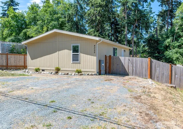 Photo 4 of Manufactured home for sale at 4355 Northgate Dr, Oak Harbor, WA 98277 | MLS# NWM2535922 | Listing updated on 2026-09-21