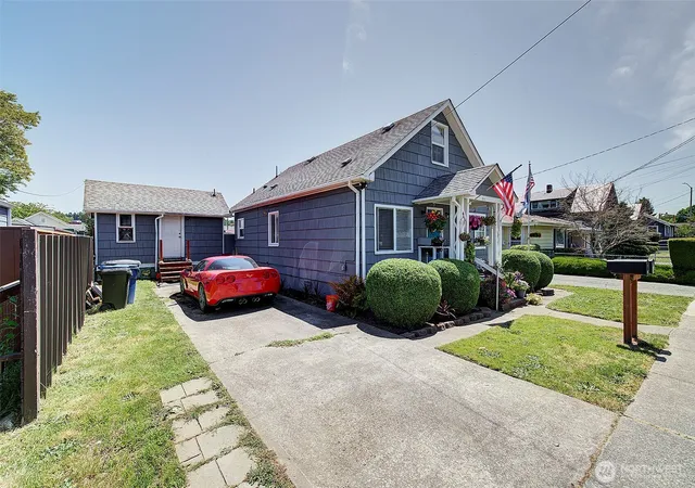 Photo 2 of Single family home for sale at 320 Williams Ave N, Renton, WA 98057 | MLS# NWM2535935 | Listing updated on 2026-09-21