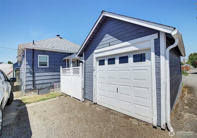Photo 3 of Condo for sale at 320 Williams Ave N, Renton, WA 98057 | MLS# NWM2535935 | Listing updated on 2026-09-21