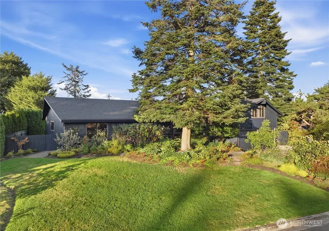 Photo 2 of Sale Pending at 29902 2nd Place Sw, Federal Way, WA 98023 | MLS# NWM2535990 | Listing updated on 2026-09-28