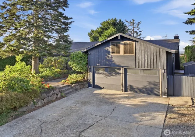 Photo 3 of Sale Pending at 29902 2nd Place SW, Federal Way, WA 98023 | MLS# NWM2535990 | Listing updated on 2026-09-28